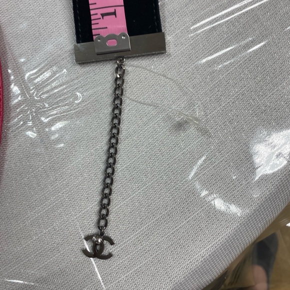 Rare find Chanel Black
Velvet Wide Pastae Belt Large 95/38 - Picture 11 of 13